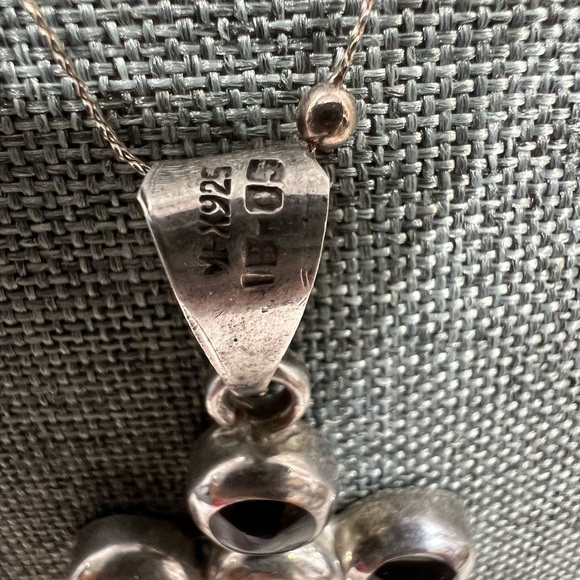 Onyx And 925 Sterling Silver. Set of 2 Chain Plus Onyx Pendant Sz 24” & 18” Inch - Picture 6 of 6